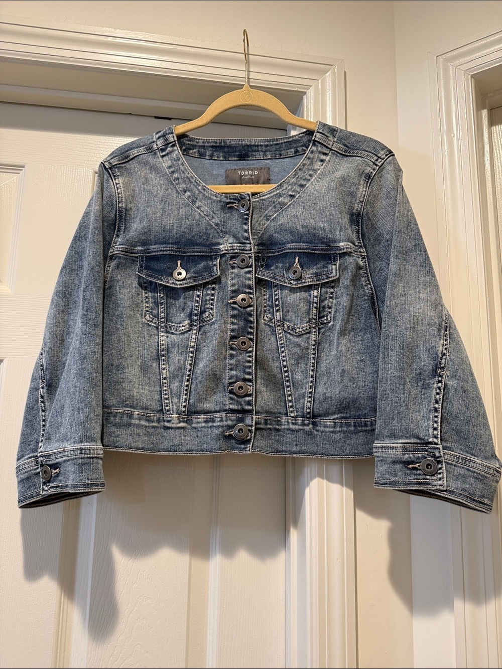 torrid Light Washed Stretch Denim Cropped Jacket 3/4 Sleeves 1X 14-16 Fall Ready - Picture 4 of 16